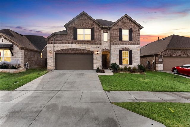 817 Crest Breeze Drive, Fort Worth, TX 76052