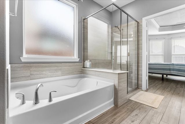 817 Crest Breeze Drive, Fort Worth, TX 76052