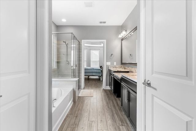 817 Crest Breeze Drive, Fort Worth, TX 76052