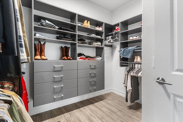 817 Crest Breeze Drive, Fort Worth, TX 76052