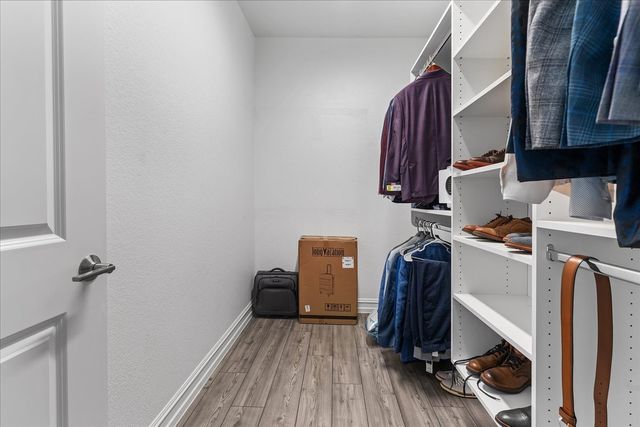 817 Crest Breeze Drive, Fort Worth, TX 76052