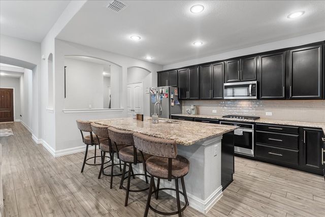 817 Crest Breeze Drive, Fort Worth, TX 76052