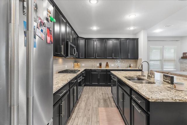 817 Crest Breeze Drive, Fort Worth, TX 76052