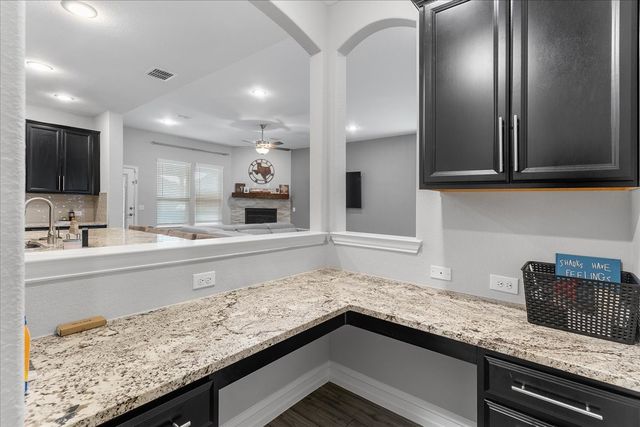 817 Crest Breeze Drive, Fort Worth, TX 76052