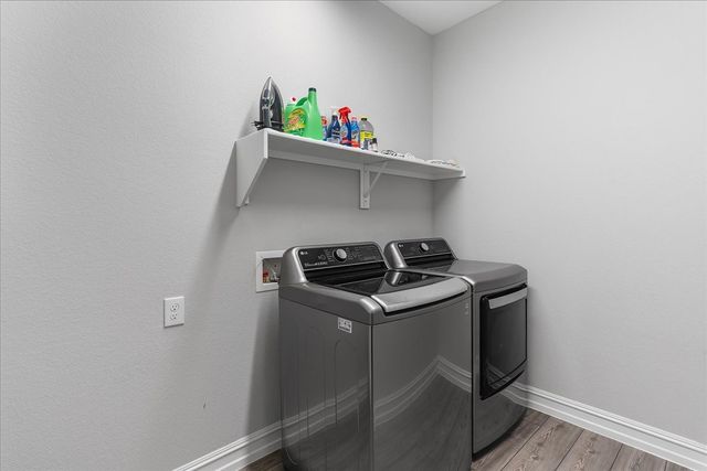 817 Crest Breeze Drive, Fort Worth, TX 76052