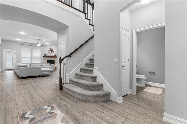 817 Crest Breeze Drive, Fort Worth, TX 76052