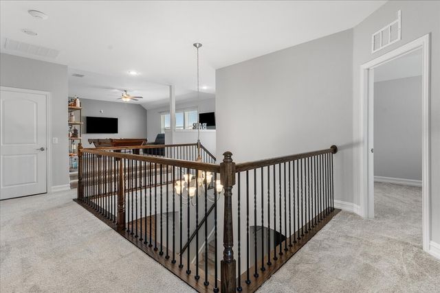 817 Crest Breeze Drive, Fort Worth, TX 76052