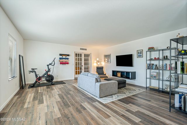 6725 E Bacobi Circle, Tucson, AZ 85750