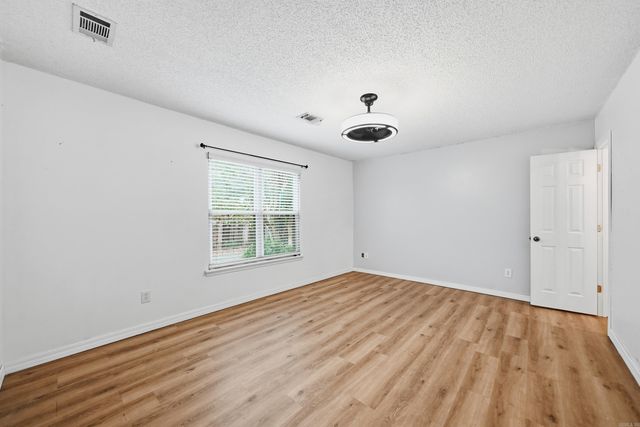 20 Fox Trot Dr, Conway, AR 72032