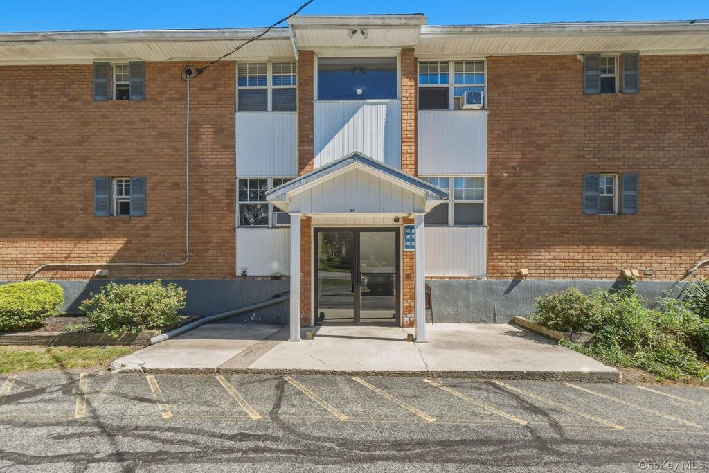 2301 Barclay Manor 23A, Newburgh, NY 12550 — exterior