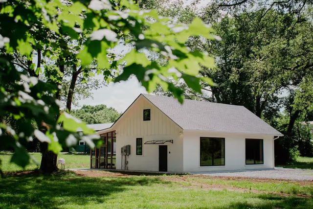 221 Eady Rd, Shelbyville, TN 37160