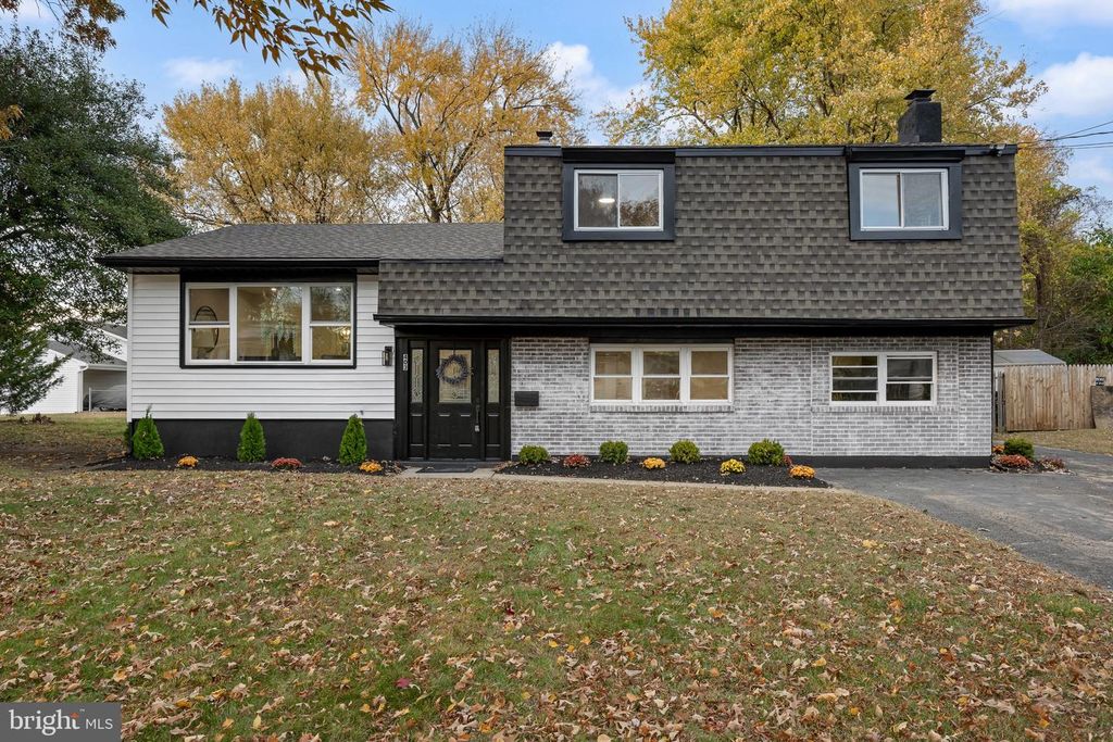 403 CARDINAL RD, Beverly, NJ 08010