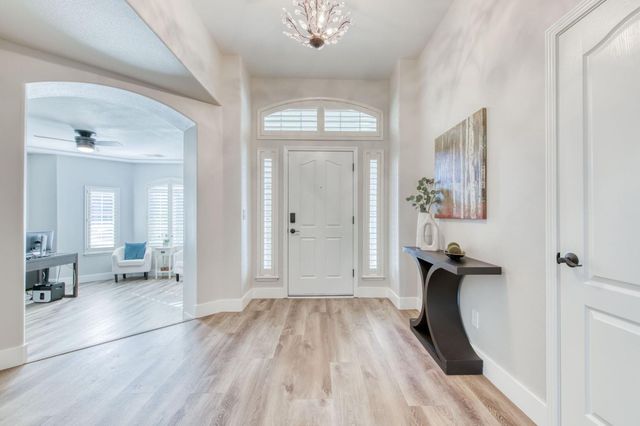 8540 N Talladega Way, Fresno, CA 93720