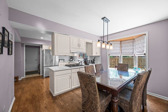 23880 N Overhill Drive, Lake Zurich, IL 60047