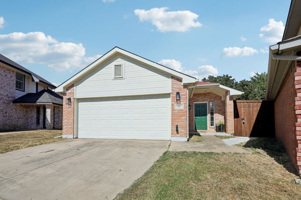 851 Arbor Hill Court, Fort Worth, TX 76120