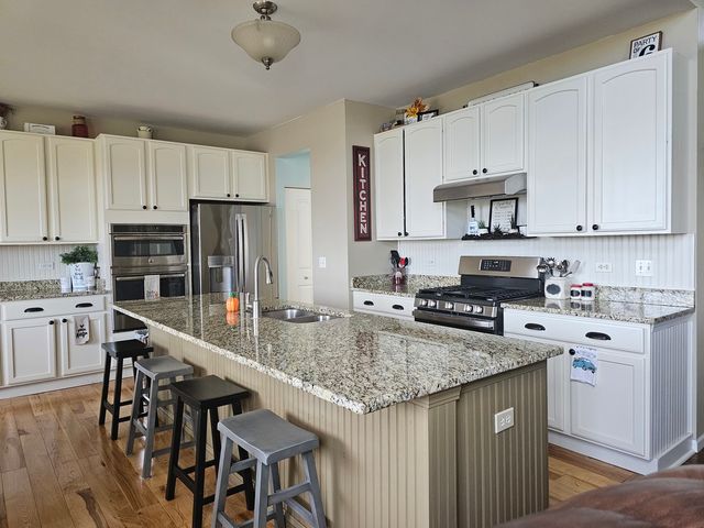 6508 Waterford Drive, Mchenry, IL 60050