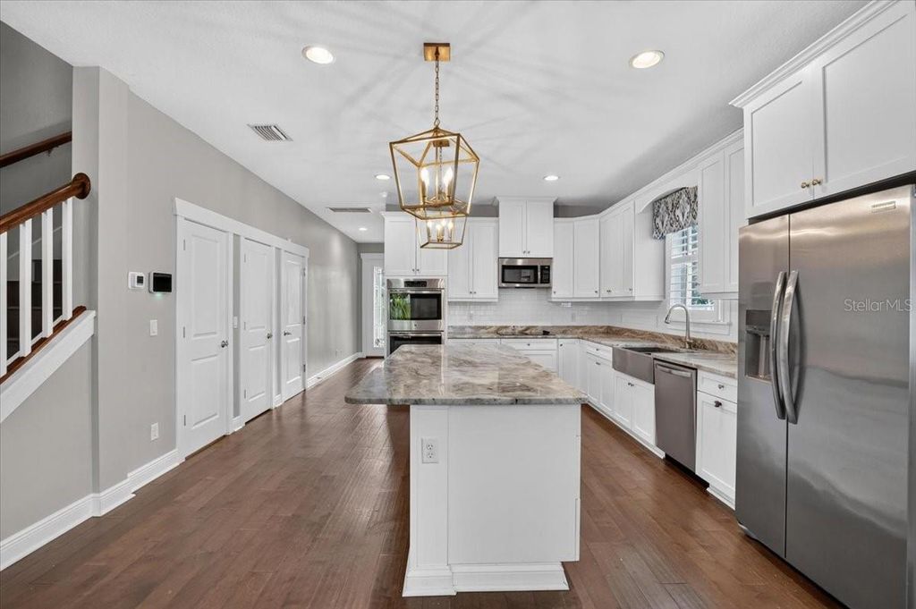 Image 15 of property listing at 3615 W RENELLIE CIRCLE, Tampa, FL 33629
