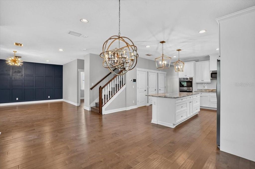 Image 16 of property listing at 3615 W RENELLIE CIRCLE, Tampa, FL 33629