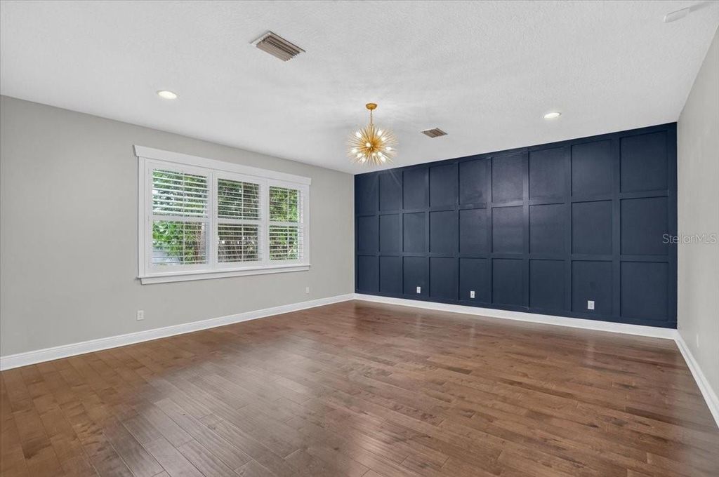Image 17 of property listing at 3615 W RENELLIE CIRCLE, Tampa, FL 33629