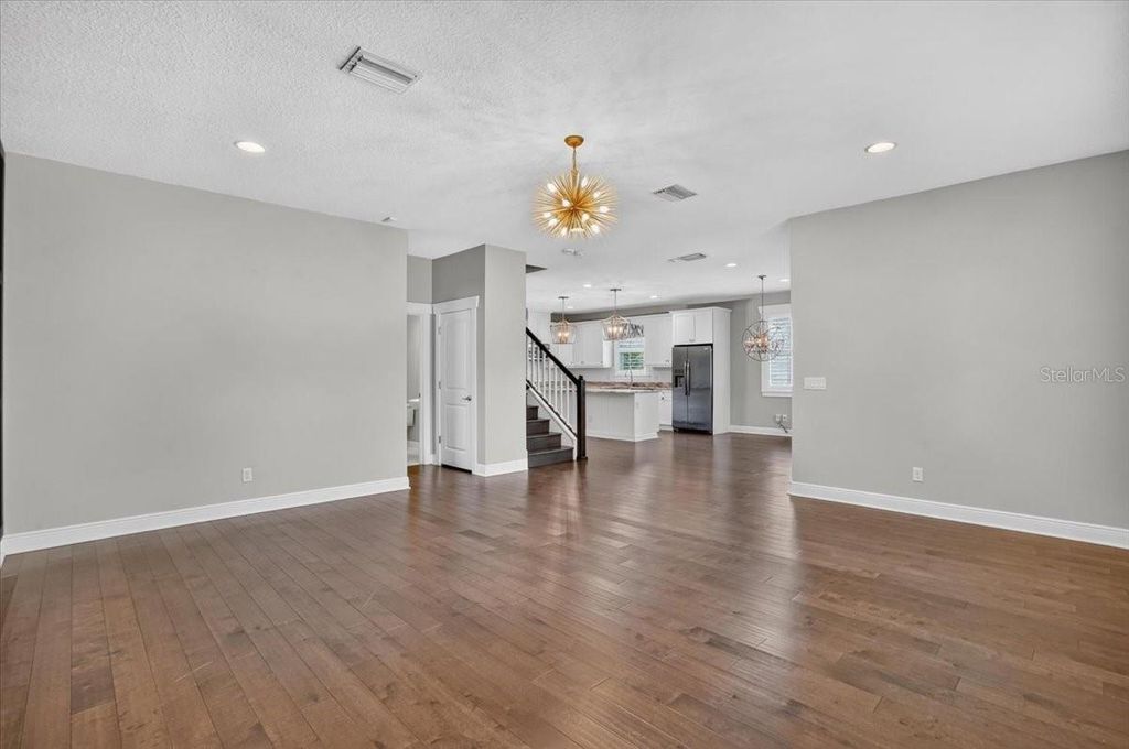 Image 19 of property listing at 3615 W RENELLIE CIRCLE, Tampa, FL 33629