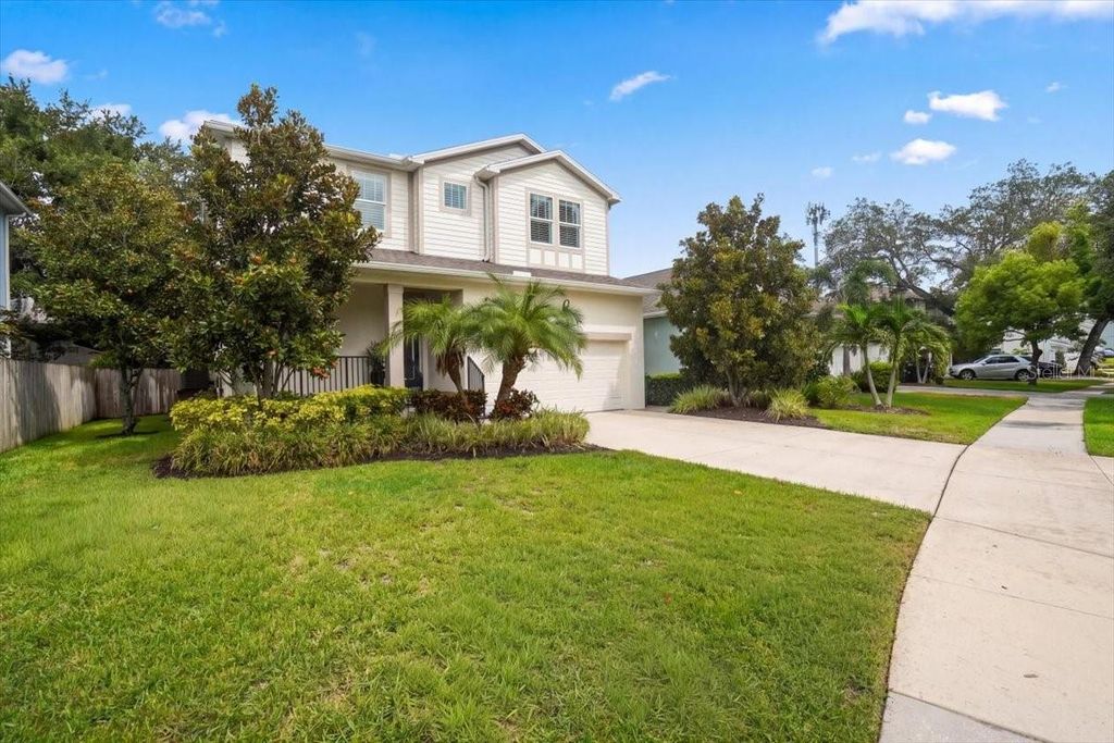 Image 3 of property listing at 3615 W RENELLIE CIRCLE, Tampa, FL 33629