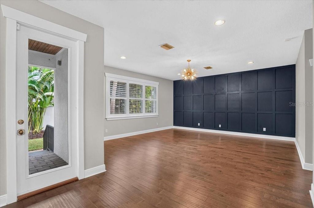 Image 21 of property listing at 3615 W RENELLIE CIRCLE, Tampa, FL 33629