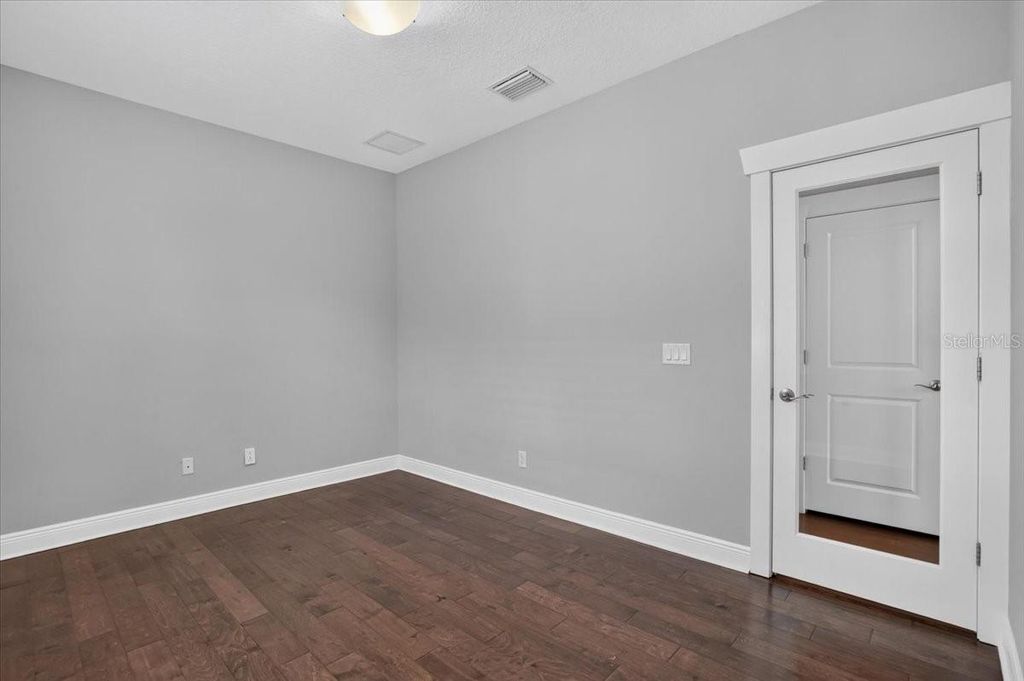Image 23 of property listing at 3615 W RENELLIE CIRCLE, Tampa, FL 33629