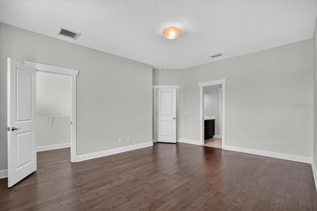 Image 30 of property listing at 3615 W RENELLIE CIRCLE, Tampa, FL 33629
