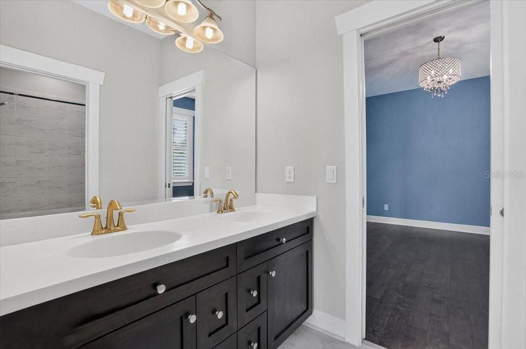 Image 32 of property listing at 3615 W RENELLIE CIRCLE, Tampa, FL 33629