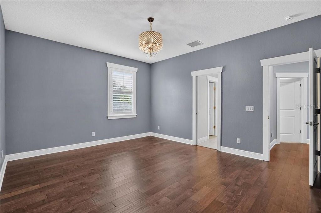 Image 34 of property listing at 3615 W RENELLIE CIRCLE, Tampa, FL 33629