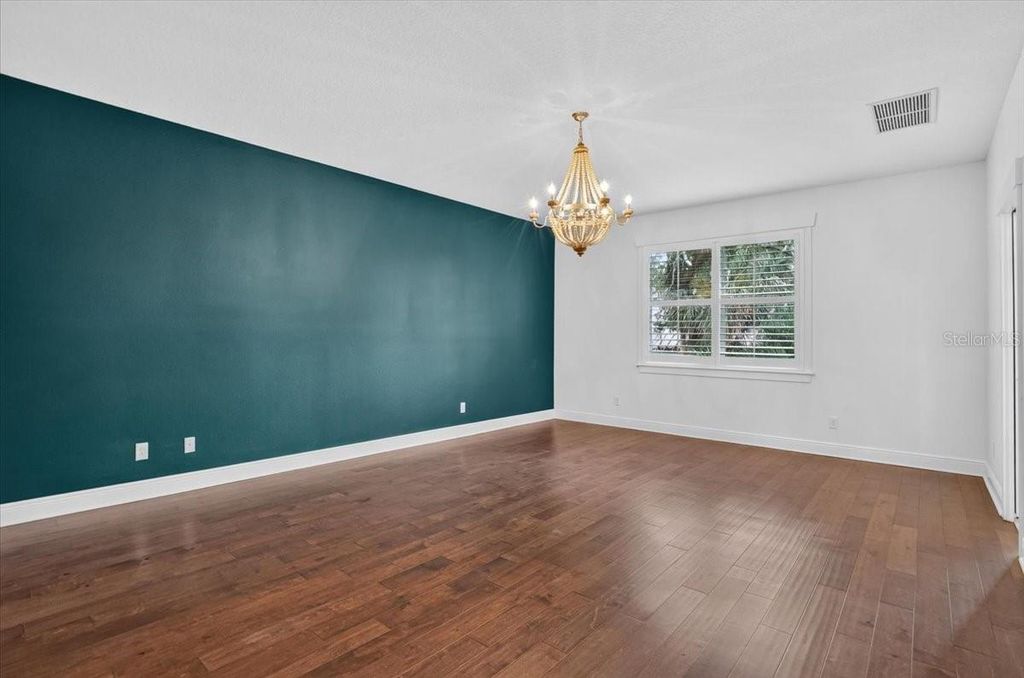 Image 36 of property listing at 3615 W RENELLIE CIRCLE, Tampa, FL 33629