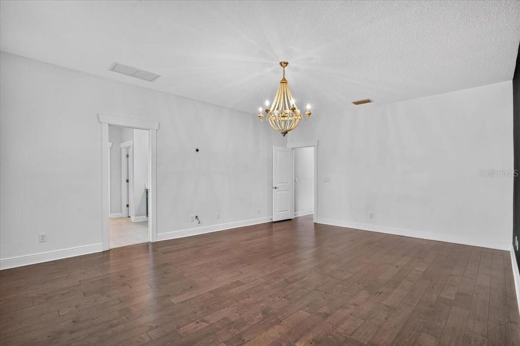 Image 37 of property listing at 3615 W RENELLIE CIRCLE, Tampa, FL 33629