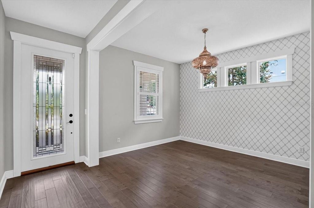 Image 5 of property listing at 3615 W RENELLIE CIRCLE, Tampa, FL 33629