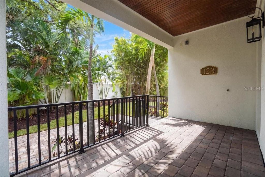 Image 42 of property listing at 3615 W RENELLIE CIRCLE, Tampa, FL 33629