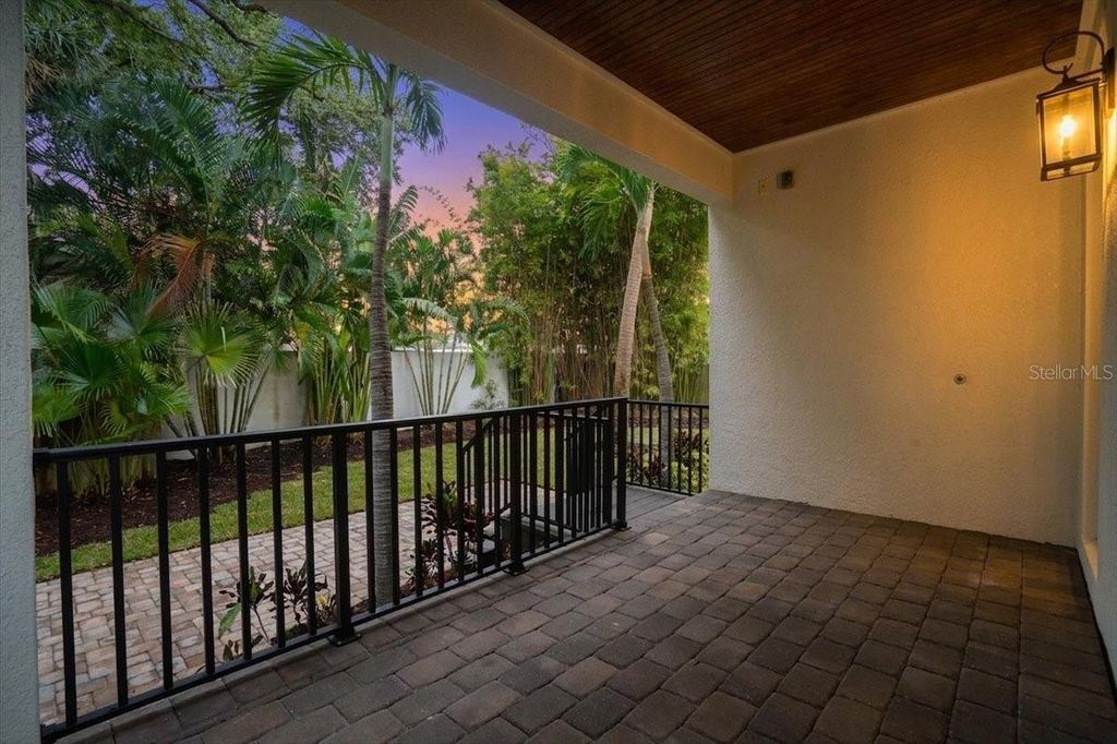 Image 43 of property listing at 3615 W RENELLIE CIRCLE, Tampa, FL 33629