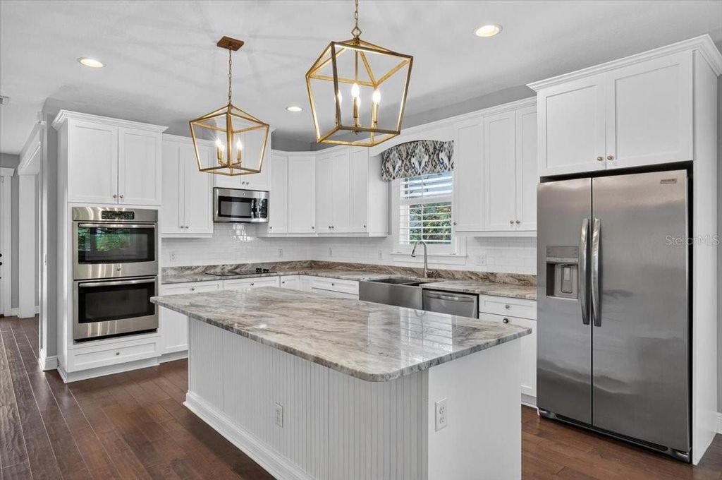 Image 8 of property listing at 3615 W RENELLIE CIRCLE, Tampa, FL 33629