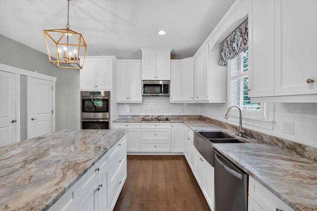Image 10 of property listing at 3615 W RENELLIE CIRCLE, Tampa, FL 33629