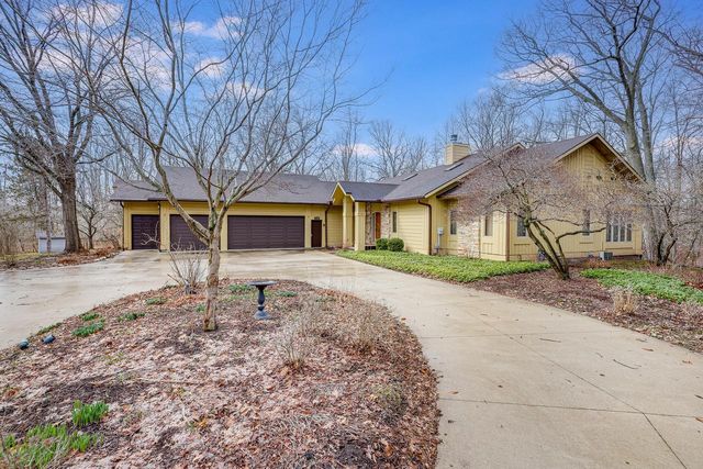 2128 Hunters Ridge COURT, Manitowoc, WI 54220