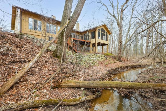 2128 Hunters Ridge COURT, Manitowoc, WI 54220