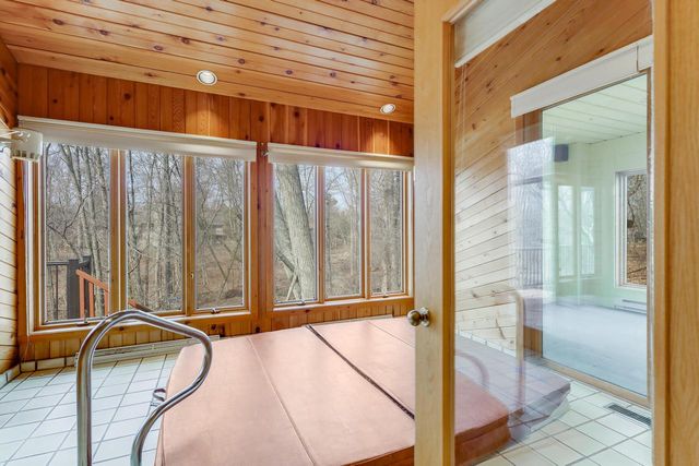 2128 Hunters Ridge COURT, Manitowoc, WI 54220