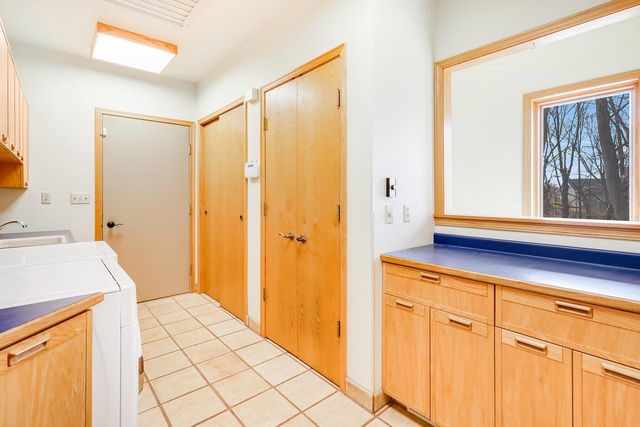 2128 Hunters Ridge COURT, Manitowoc, WI 54220