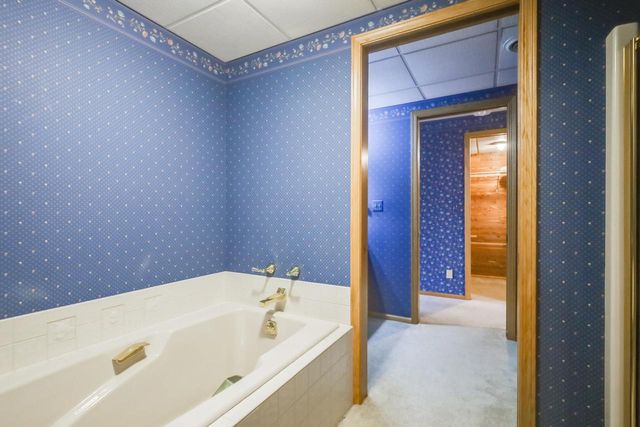 2128 Hunters Ridge COURT, Manitowoc, WI 54220