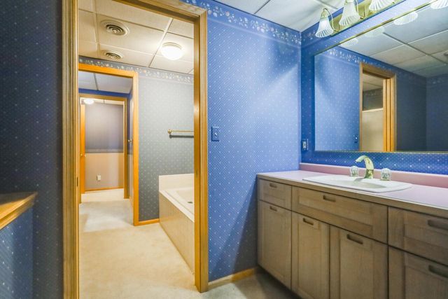 2128 Hunters Ridge COURT, Manitowoc, WI 54220