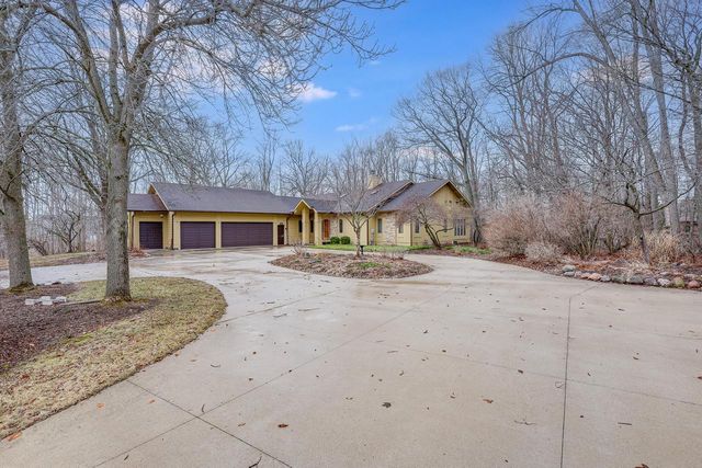 2128 Hunters Ridge COURT, Manitowoc, WI 54220