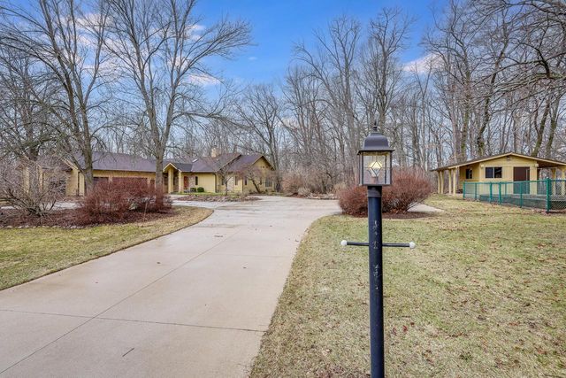 2128 Hunters Ridge COURT, Manitowoc, WI 54220