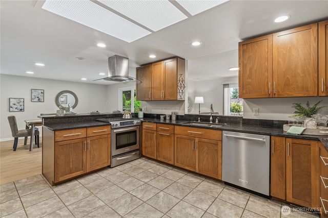 2017 Jones Circle SE, Renton, WA 98055