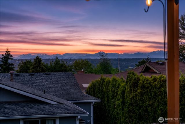 2017 Jones Circle SE, Renton, WA 98055