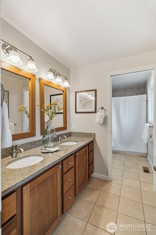 2017 Jones Circle SE, Renton, WA 98055