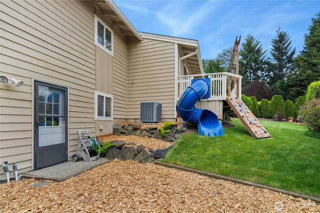 2017 Jones Circle SE, Renton, WA 98055