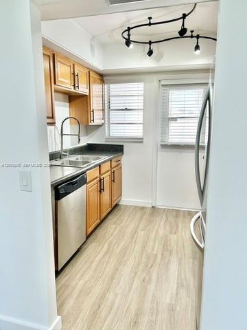 2431 SW 82nd Ave 204, Davie, FL 33324